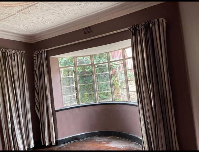 6 BEDROOM HOUSE FOR SALE IN BEZUIDENHOUT VALLEY